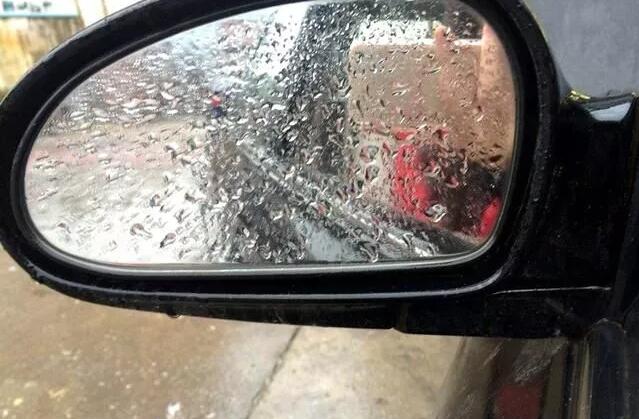 汽車車窗跟后視鏡要不要安裝雨眉防水？